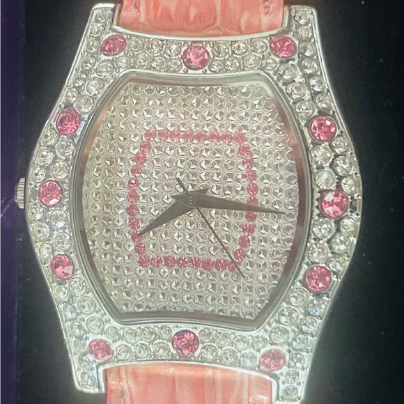 New Suzanne Somers collection wristwatch lots of bling Runs well! Perfec… - Picture 3 of 4